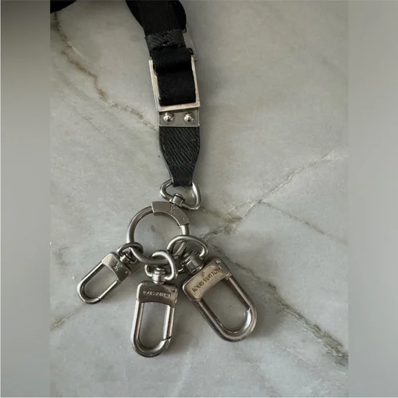 Louis Vuitton Taiga Collier Pochette Cles Neck Strap - Picture 8 of 9